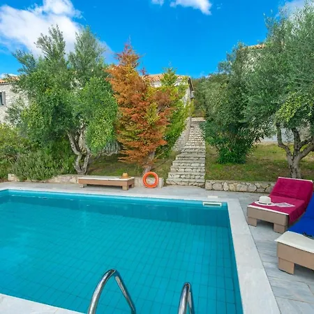 Sleeps 2 Pool Air Con Wifi Willa *
