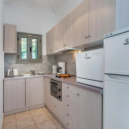 Sleeps 2 Pool Air Con Wifi *